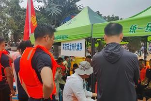 追梦：文班若在油漆区拿到球那你就死定了 我就是尽量高举双手